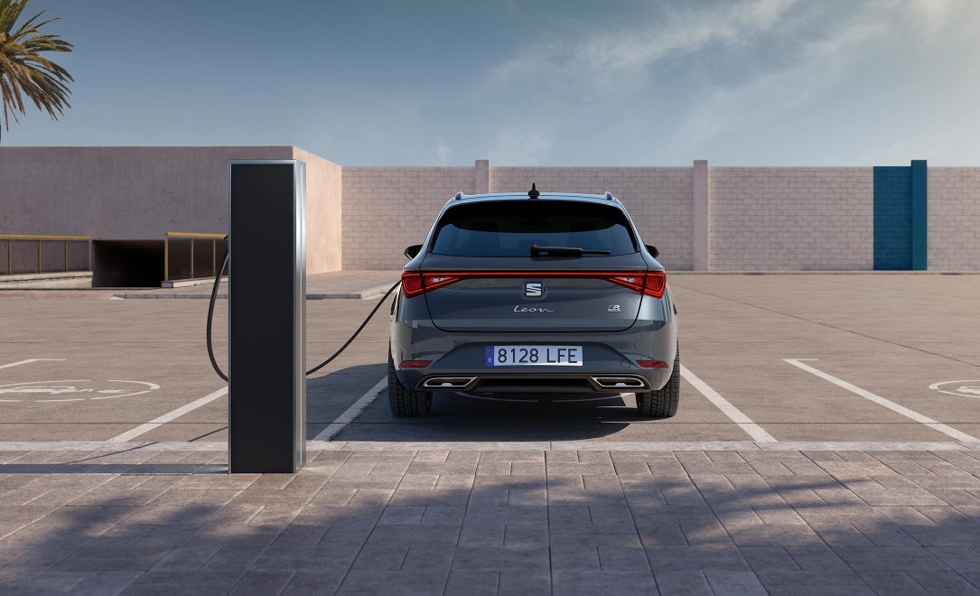 SEAT León Sportstourer PHEV plugged in