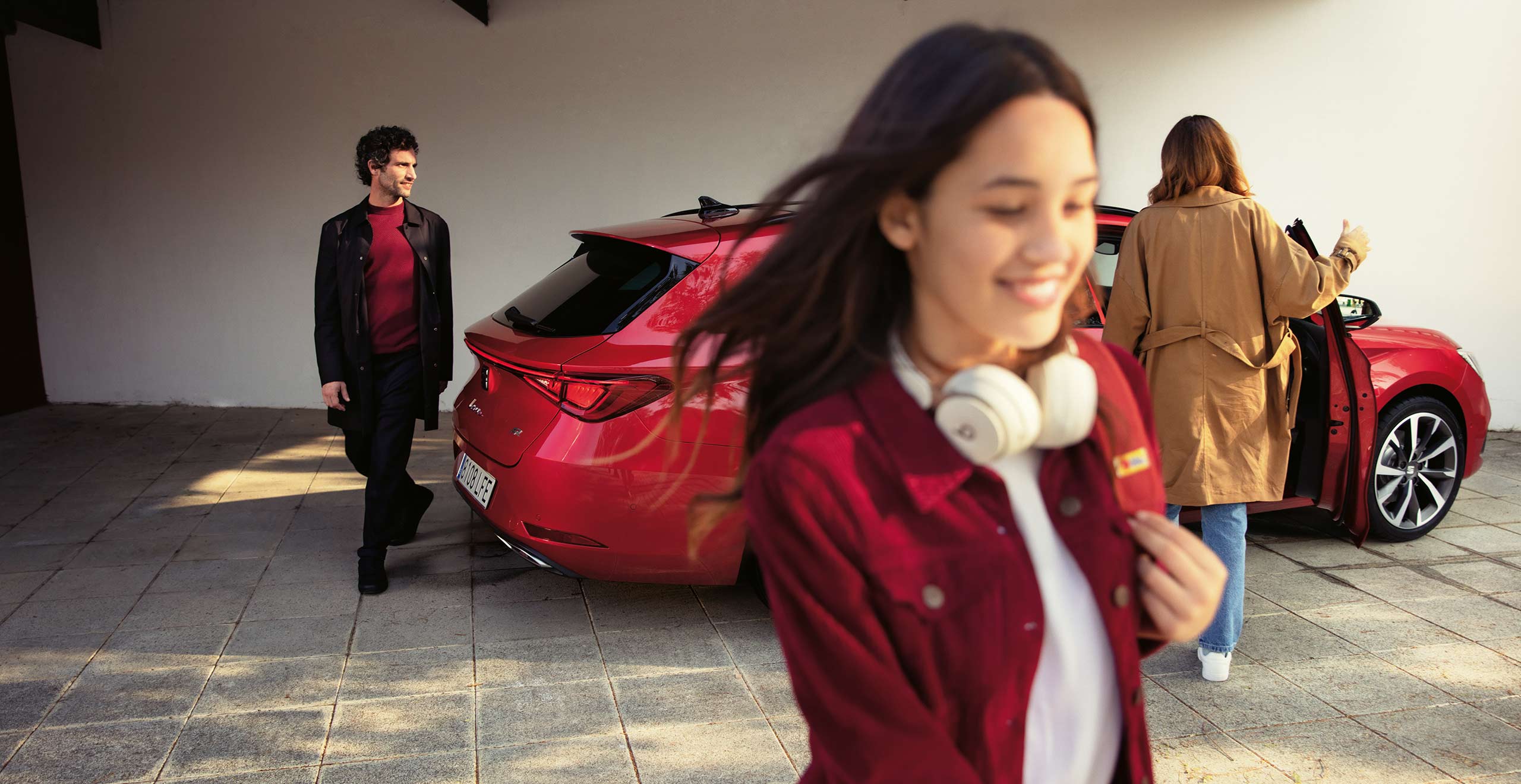 Family around the SEAT Leon  desire red colour