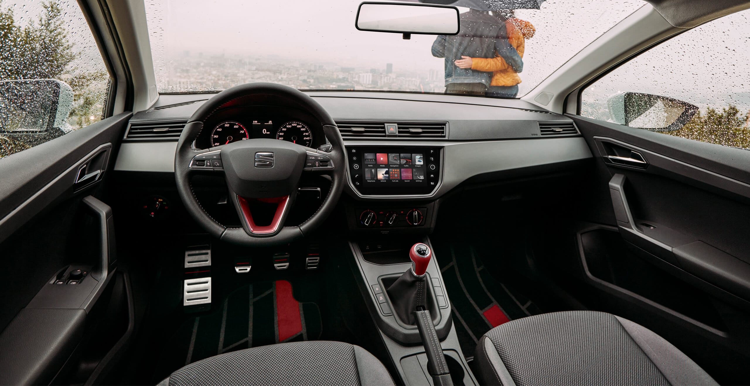 SEAT new car services and maintenance – interior view of a SEAT front driver and passenger seat