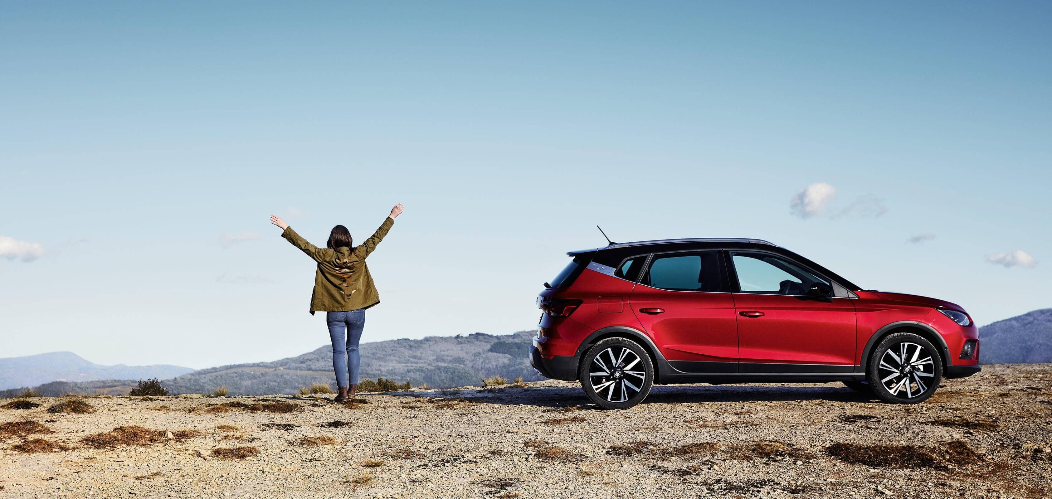 SEAT serveis i manteniment  – SEAT Arona SUV al desert vista lateral